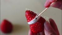 萌宠草莓圣诞老人的做法图解四