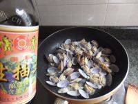 美味的姜葱炒花甲做法图解6)