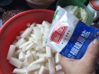 泡萝卜条做法图解3)