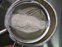 DIY榴莲千层蛋糕做法图解3)