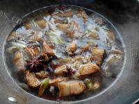家常菜红烧肉炖土豆做法图解13)