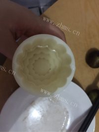自制水晶月饼做法图解4)