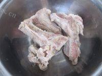 食欲满满的脊骨炖豆角做法图解2)