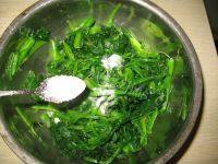 记忆中的凉拌菠菜做法图解6)