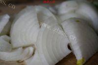 家常菜洋葱爆羊肉做法图解2)