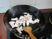 家常菜酸菜猪肉炖粉条做法图解5)