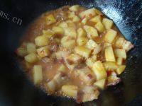 色味俱全的土豆烧五花肉