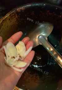 简单的炝炒蘑菇做法图解2)