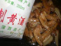香味四溢的红烧翅尖做法图解7)