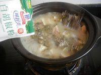 「DIY」鲫鱼头冻豆腐砂锅煲做法图解12)