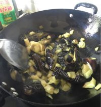 爱上红烧茄子做法图解3)