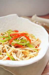 五味俱全的腐竹拌鸡丝