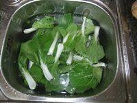 家常菜虾皮炒小白菜做法图解2)