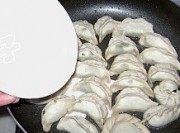 冰花煎饺做法图解4)