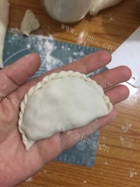 美味的韭菜盒子做法图解6)