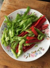 好吃的青椒肉丝做法图解1)