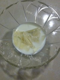 好吃不腻的芒果冻芝士做法图解4)