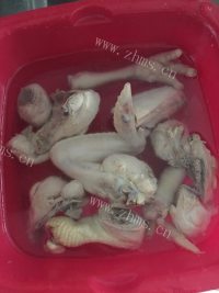 美味的榴莲壳炖鸡做法图解4)