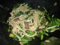 食欲满满的湿炒牛河