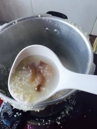 美味的海参小米肉末粥做法图解5)