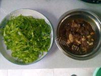 家常菜青椒牛肉片做法图解2)