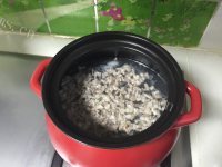 回味无穷的皮蛋瘦肉粥做法图解3)