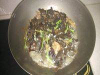 「DIY美食」黑木耳炒肉做法图解6)