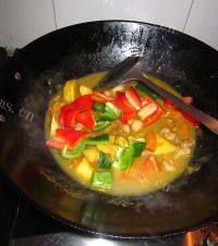 鲜香的咖喱鸡肉饭做法图解7)