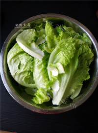 色味俱佳的白灼生菜做法图解1)
