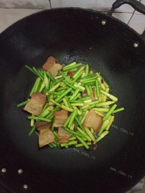 满口清香的蒜苔炒腊肉
