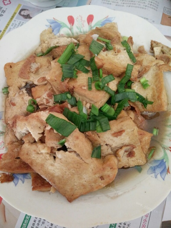 色泽鲜亮的煎豆腐