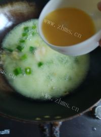 美味的秋葵蛋花汤做法图解7)