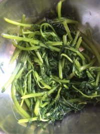 清淡的凉拌茼蒿做法图解3)
