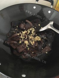 好吃的青椒炒猪红#新鲜从这做法图解3)