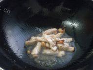 味道十足的菜花炒肉做法图解4)