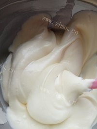 美味双莓瑞士卷做法图解3)