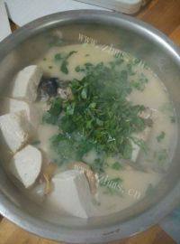 美味的鱼头豆腐汤