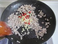 蒜香肉末烤茄子做法图解4)