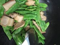 美味扁豆角炖肉做法图解6)
