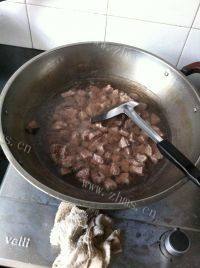 易做的咖喱土豆牛肉做法图解1)