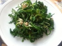 美味的蒲公英拌番茄做法图解4)