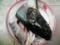「美味可口」鱼头豆腐汤做法图解2)
