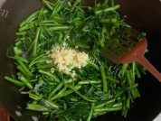 清香的蒜蓉空心菜