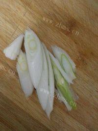 营养美食之蒜薹炒肉丝做法图解2)