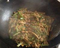 家常菜芹菜炒豆腐