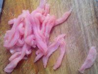 家常菜蒜苔炒肉做法图解3)