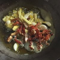 美味的辣子猪肺做法图解4)
