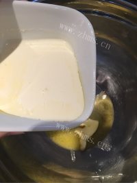 可口的轻乳酪蛋糕做法图解4)