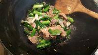 从此爱上蒜苗炒肉做法图解12)