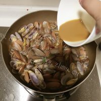 美味的爆炒花甲做法图解8)